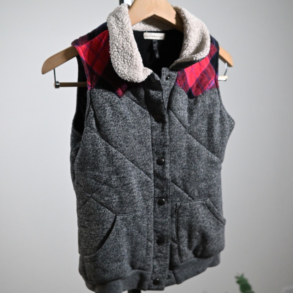 Check and Stripe Womens Small Quilted Vest Sherpa Collar Plaid Western Yoke Gray